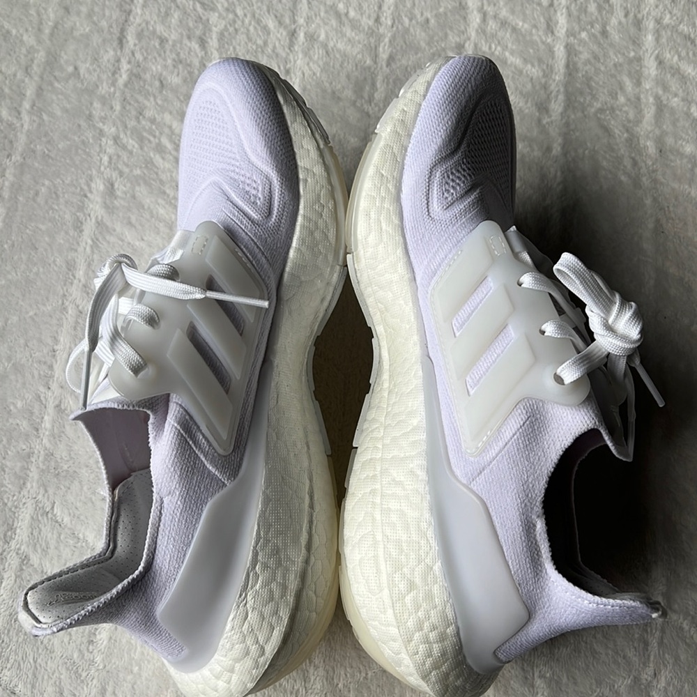 Adidas Ultraboost 22 Shoes - Picture 9 of 15